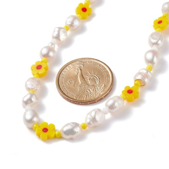 NWOT Cheery Natural pearls and Yellow Daisy Lampwork Glass Handmade Necklace - Picture 3 of 6